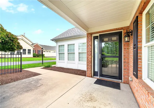 Homes for sale in Cranberry Twp, PA | 2104 Isleworth Ln, Cranberry Twp, PA 16066 | MLS# 1750646