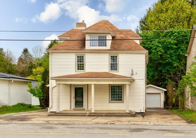 Homes for sale in Franklin Twp, PA | 1660 Mercer Rd, Franklin Twp, PA 16117 | MLS# 1752512