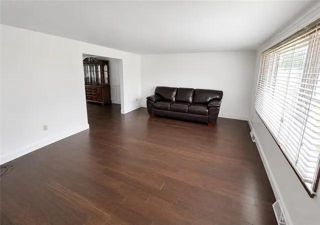 4th image of 504 Maple St, Jeannette, PA 15644 | MLS# 1751961