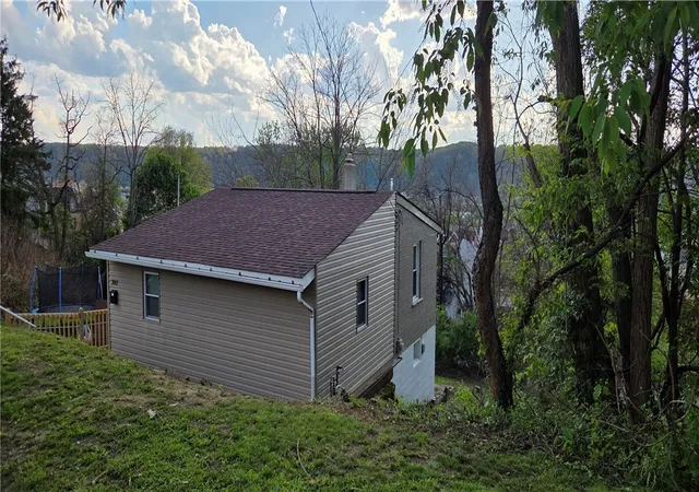 Homes for sale in Arnold, PA | 2017 Woodmont Ave, Arnold, PA 15068 | MLS# 1752589