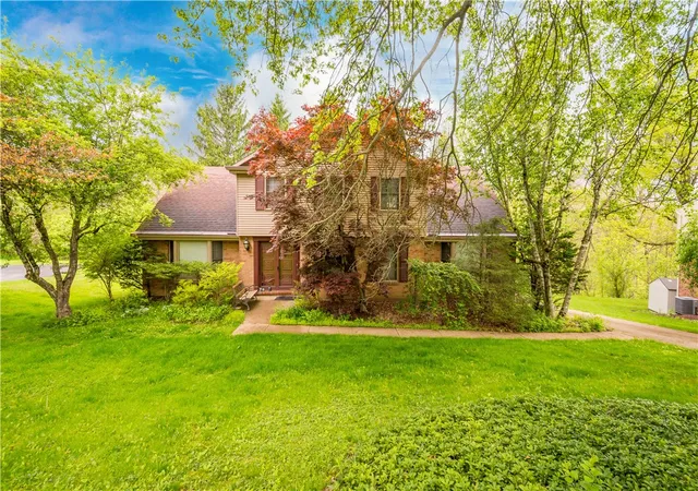 2nd image of 1693 Hathaway Ln, Pittsburgh, PA 15241 | MLS# 1752600