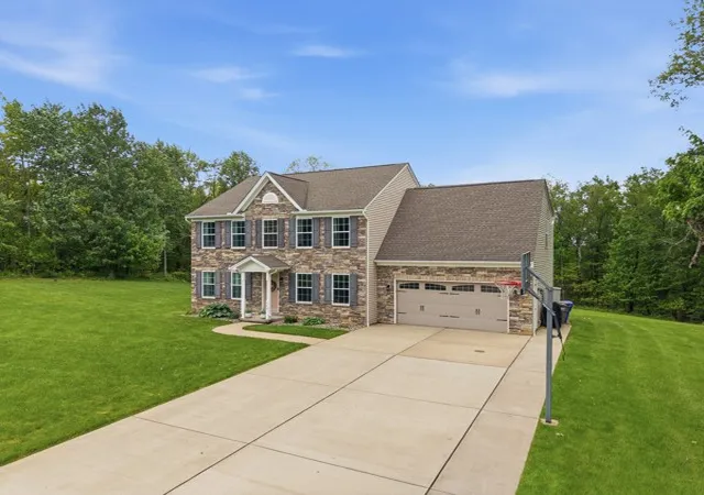 Photo 3 of Single family home for sale at 113 Oakwood Dr, Butler, PA 16002 | MLS# 1752645 | Listing updated on 2026-06-11