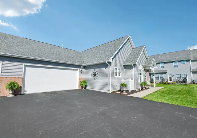 Photo 3 of Condo for sale at 107 White Fox Ct, Ellwood City, PA 16117 | MLS# 1752671 | Listing updated on 2026-05-12