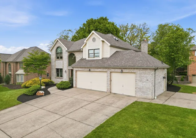 3rd image of 7045 Bennington Woods Dr, Mc Candless, PA 15237 | MLS# 1752682