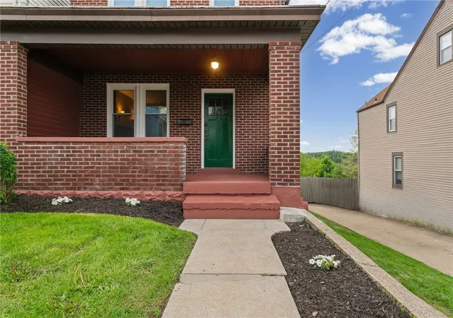 2nd image of 333 Virginia Ave, Mt Washington, PA 15211 | MLS# 1752310