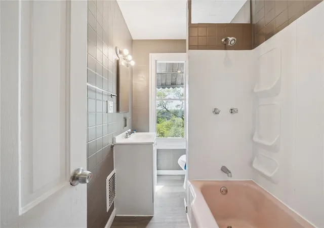 Photo 11 of Single family home for sale at 407 Alexander St, Mc Kees Rocks, PA 15136 | MLS# 1752293 | Listing updated on 2026-07-30