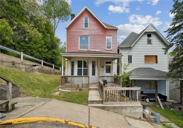 Photo 1 of Single family home for sale at 124 Cutler St, Mc Kees Rocks, PA 15136 | MLS# 1752274 | Listing updated on 2026-07-30