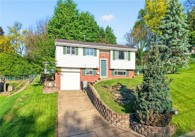 Photo 1 of Single family home for sale at 417 Peters Dr, Glenshaw, PA 15116 | MLS# 1752818 | Listing updated on 2026-06-17