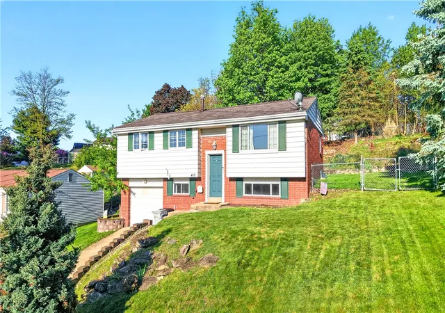 Photo 2 of Single family home for sale at 417 Peters Dr, Glenshaw, PA 15116 | MLS# 1752818 | Listing updated on 2026-06-17