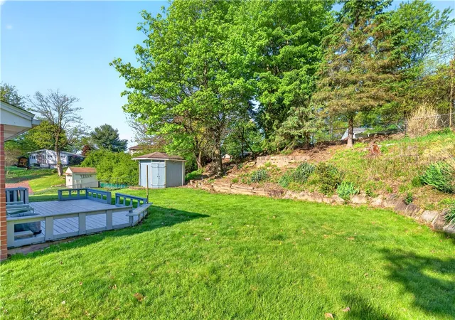 Photo 3 of Single family home for sale at 417 Peters Dr, Glenshaw, PA 15116 | MLS# 1752818 | Listing updated on 2026-06-17