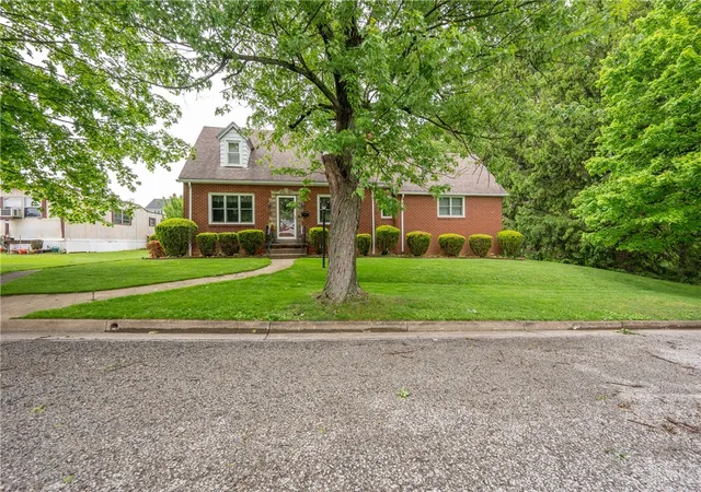 Homes for sale in Latrobe, PA | 806 Lehmer St, Latrobe, PA 15650 | MLS# 1752858