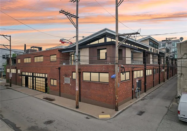 2nd image of 215 25th St, Pittsburgh, PA 15222