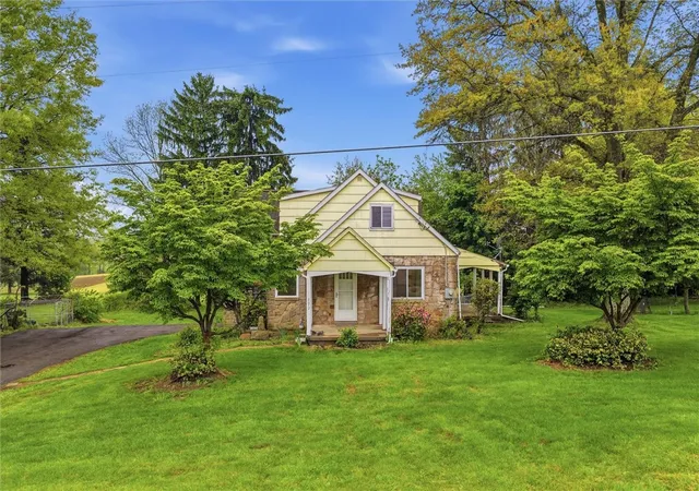 Homes for sale in Prospect Boro, PA | 220 S Franklin St, Prospect Boro, PA 16052 | MLS# 1752970