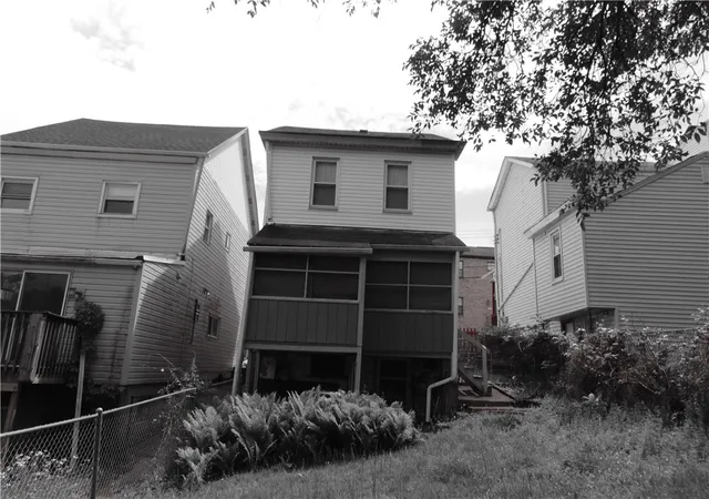 2nd image of 229 Smith Way, Mt Washington, PA 15211 | MLS# 1753000