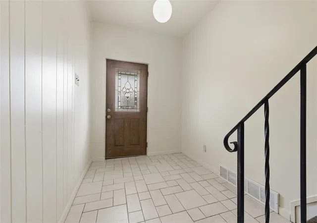 3rd image of 127 Kathleen Street, Mt Washington, PA 15211 | MLS# 1752612