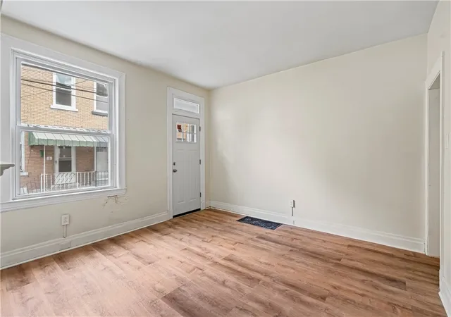 Photo 3 of Townhouse for sale at 5 Edith Pl, Pittsburgh, PA 15213 | MLS# 1753018 | Listing updated on 2026-10-03