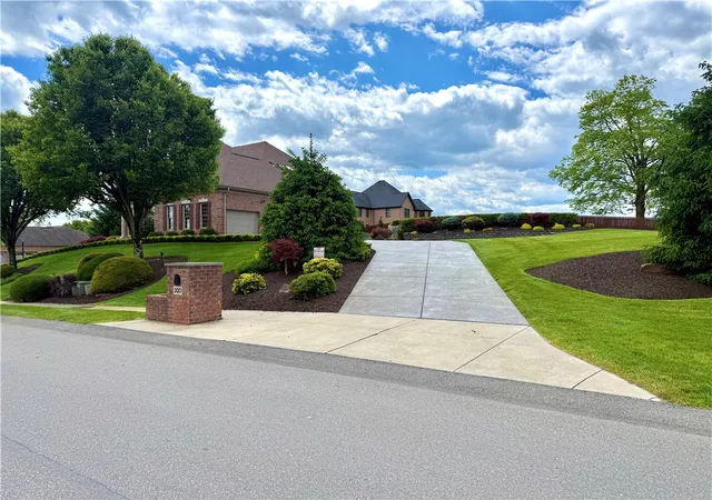 Photo 3 of Single family home for sale at 300 Pine Valley Dr, Bridgeville, PA 15017 | MLS# 1753068 | Listing updated on 2026-06-19