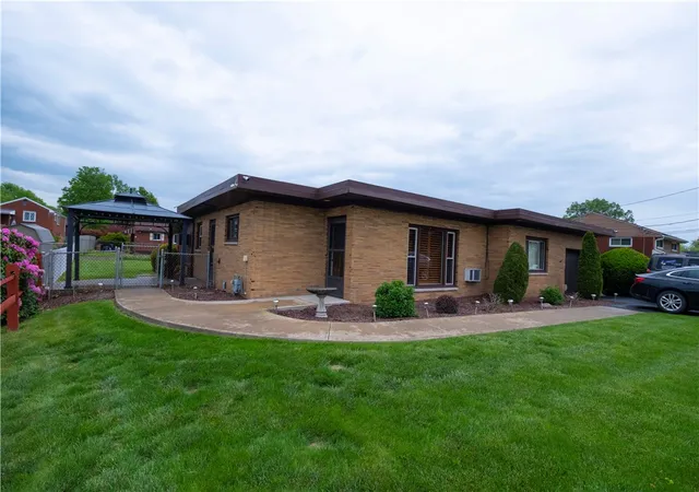 Homes for sale in Monroeville, PA | 253 Willow Dr, Monroeville, PA 15146 | MLS# 1753127