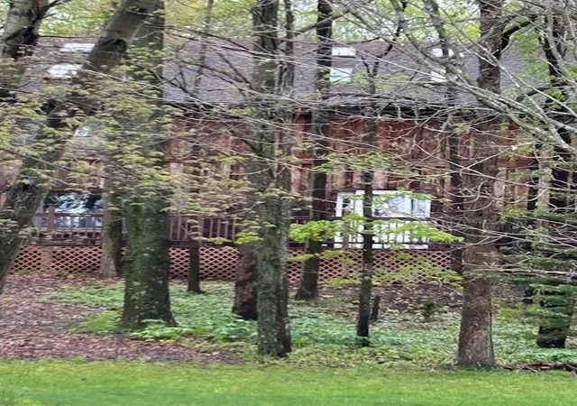 2nd image of 402 Tomahawk Trl, Jackson Twp, PA 16137 | MLS# 1753131