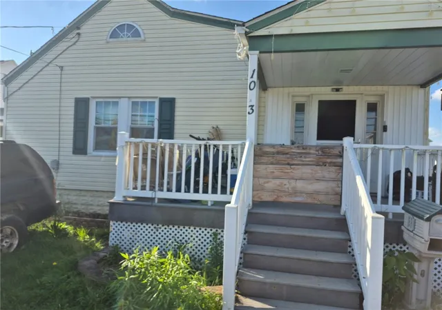 Homes for sale in Belle Vernon, PA | 1013 Henry St, Belle Vernon, PA 15012 | MLS# 1752944
