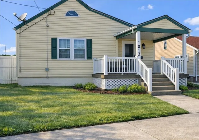 Homes for sale in Belle Vernon, PA | 1013 Henry St, Belle Vernon, PA 15012 | MLS# 1752944