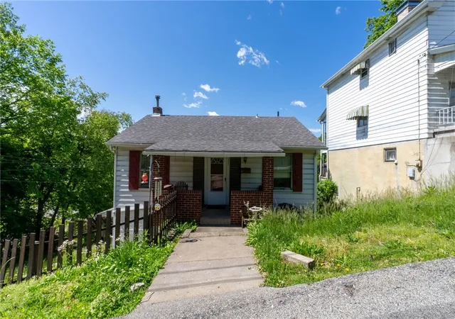 2nd image of 307 N 6th St, Clairton, PA 15025 | MLS# 1753101