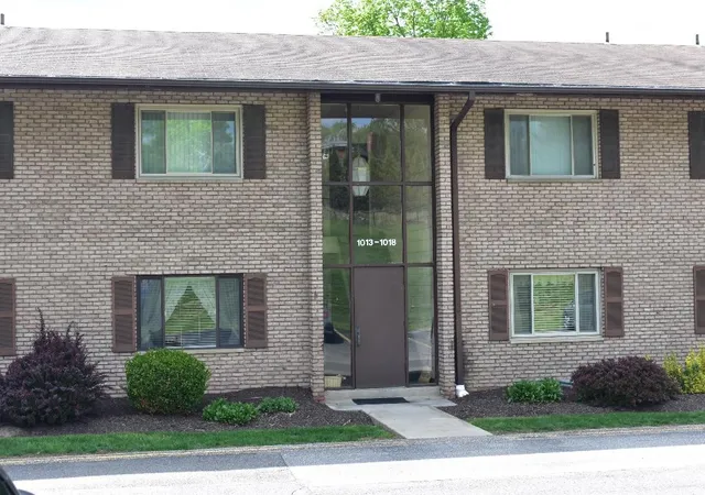 1st image of 1014 Sanlin Dr, Moon/crescent Twp, PA 15108 | MLS# 1753149