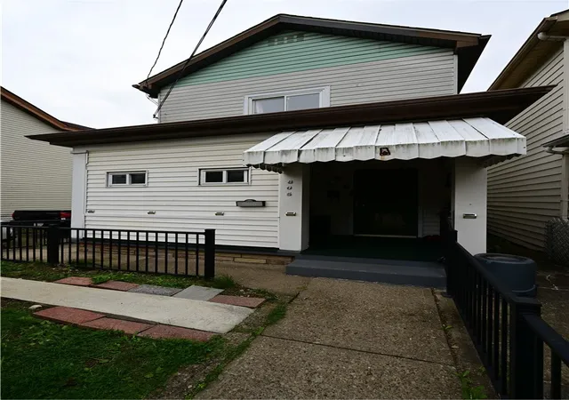 Homes for sale in Mc Kees Rocks, PA | 805 Railroad St, Mc Kees Rocks, PA 15136 | MLS# 1753287