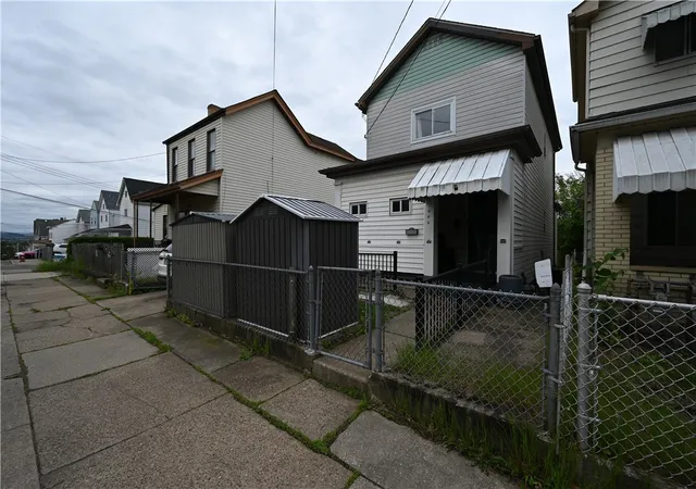 Homes for sale in Mc Kees Rocks, PA | 805 Railroad St, Mc Kees Rocks, PA 15136 | MLS# 1753287