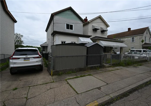 Homes for sale in Mc Kees Rocks, PA | 805 Railroad St, Mc Kees Rocks, PA 15136 | MLS# 1753287