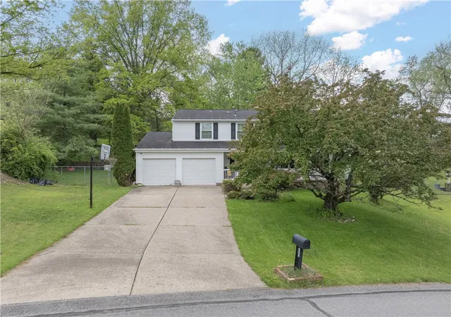 2nd image of 304 Carmell Dr, Upper St Clair, PA 15241 | MLS# 1753048