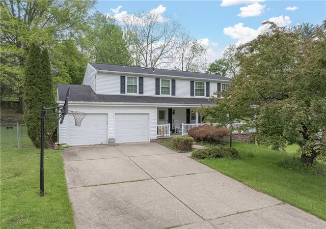 3rd image of 304 Carmell Dr, Upper St Clair, PA 15241 | MLS# 1753048