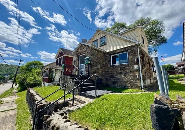2nd image of 375 Daniel St, Greater Johnstown School District, PA 15906 | MLS# 1753409