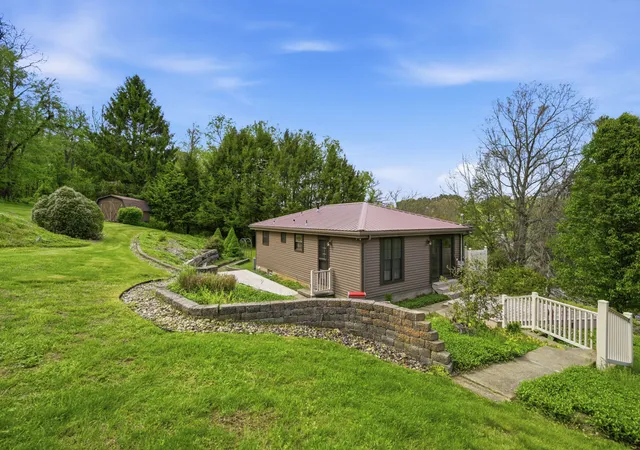 2nd image of 415 Overbrook Rd, Valencia, PA 16059 | MLS# 1753441