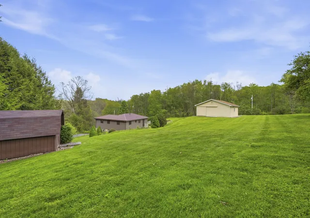 3rd image of 415 Overbrook Rd, Valencia, PA 16059 | MLS# 1753441