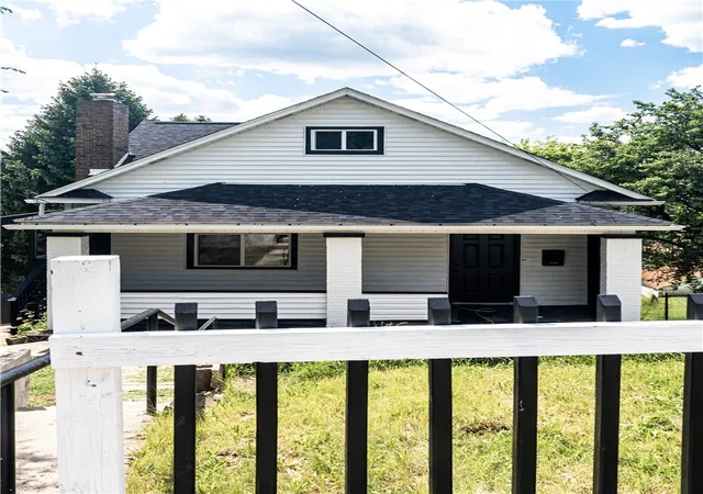 2nd image of 515 Wilson Ave, Ambridge, PA 15003 | MLS# 1753291