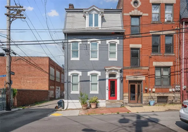 Homes for sale in Central North Side, PA | 1201 Reddour St, Central North Side, PA 15212 | MLS# 1753543