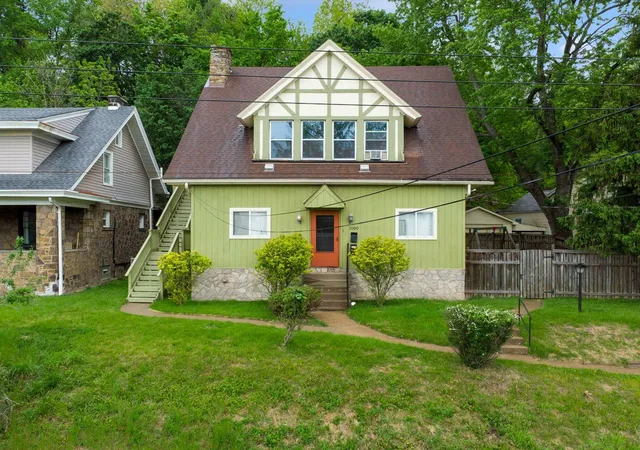 1st image of 1000 Davis Ave, Brighton Heights, PA 15212 | MLS# 1753610