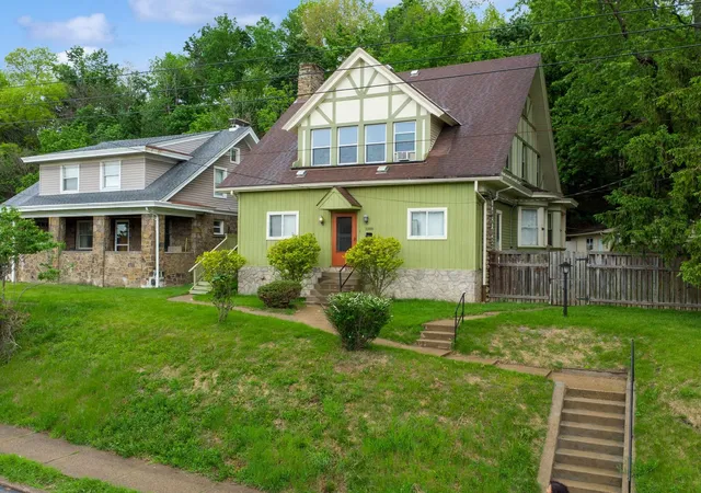 2nd image of 1000 Davis Ave, Brighton Heights, PA 15212 | MLS# 1753610