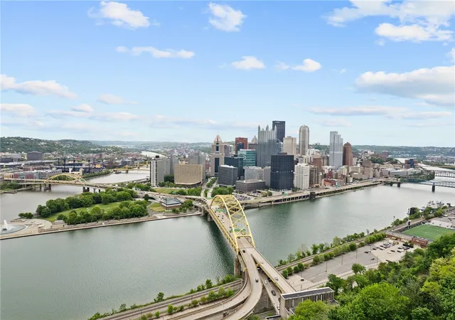 2nd image of 1000 Grandview Ave, Mt Washington, PA 15211