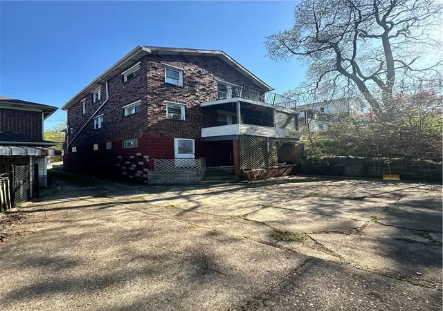 Listing Photo 2 - Condo for sale in building located at 7237 Whipple St, Pittsburgh, PA 15218 - Unit #