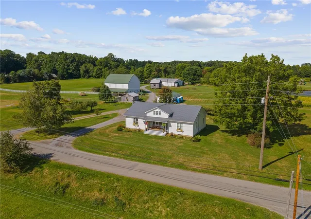 Photo 1 of Single family home for sale at 206 Lee Rd, Grove City, PA 16127 | MLS# 1753263 | Listing updated on 2026-08-31