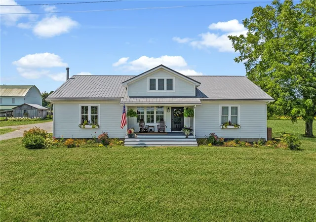 Photo 2 of Single family home for sale at 206 Lee Rd, Grove City, PA 16127 | MLS# 1753263 | Listing updated on 2026-08-31