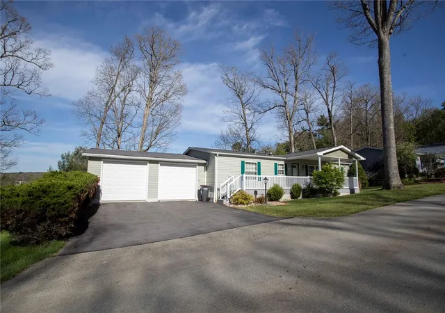 Homes for sale in Somerset Boro, PA | 1411 Jonathan Dr, Somerset Boro, PA 15501 | MLS# 1753654