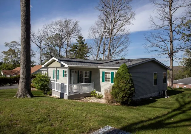Homes for sale in Somerset Boro, PA | 1411 Jonathan Dr, Somerset Boro, PA 15501 | MLS# 1753654