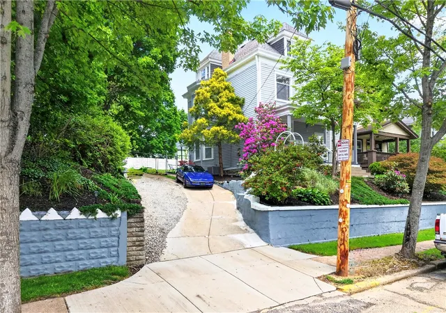 Photo 4 of Single family home for sale at 126 Dunbar Ave, Bellevue, PA 15202 | MLS# 1752998 | Listing updated on 2026-07-05