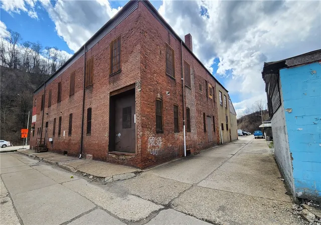 Listing Photo 5 - Condo for sale in building located at 2121 5th Ave, McKeesport, PA 15132
