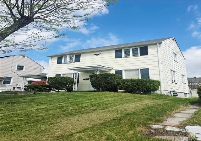Homes for sale in Clairton, PA | 553 Constitution Cir, Clairton, PA 15025 | MLS# 1753295