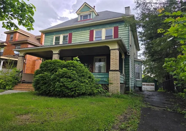 Homes for sale in New Castle, PA | 1206 Delaware Ave, New Castle, PA 16105 | MLS# 1753036