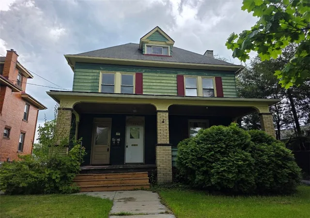 Homes for sale in New Castle, PA | 1206 Delaware Ave, New Castle, PA 16105 | MLS# 1753036
